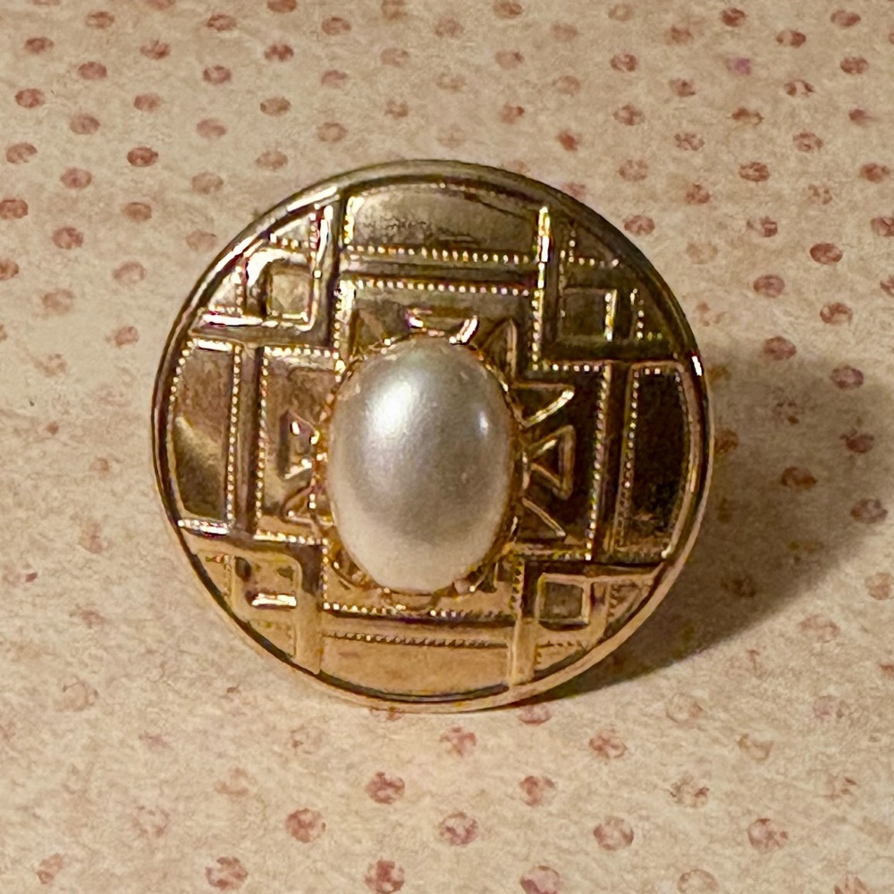 Vintage Jeri Lou Round Rare Abstract Aztec & Pearl Gold Toned Scarf Dress Clip